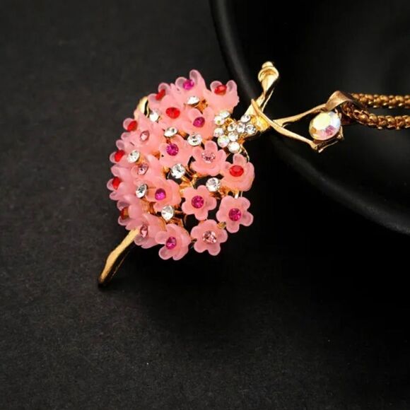 Gorgeous Resin Crystal Ballerina Dancer Pendant Necklace NWOT - Picture 3 of 4